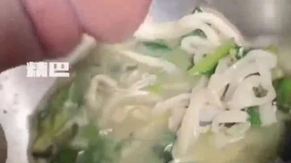 交易虎手游交易平台做爱时跟闺蜜打电话！全程淫语对白电话天花白，电话那边闺蜜都挺高潮了！