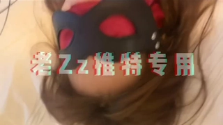 老汉引诱新婚少妇露脸对话约炮网红（女主简-介可约，联系客服询价