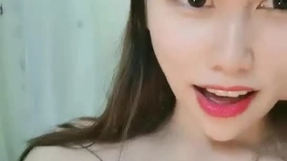 我勾引我的继兄弟朋友,我们在楼梯上进行了一场狂野的三人行