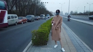热辣的金发熟女Serene Siren在淋浴间享受古怪的肛交游戏