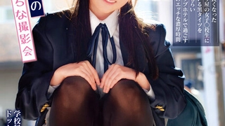 肥胖的少女继妹在妈妈不在时被继父操了