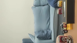 顺从的大学生接受面部射精的高清视频