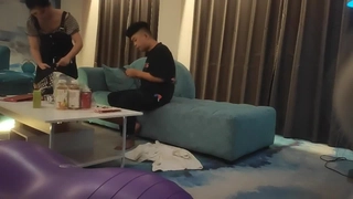 女人洗澡露全身隔壁邻居老婆在厨房里对我的鸡鸡狼吞虎咽