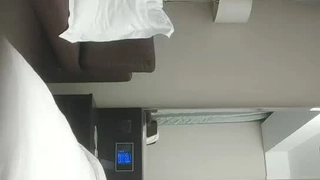 某大学同居情侣啪啪自拍流出还用大黑牛调情很会玩就是男的太猥琐了
