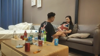 高颜值苗条长腿妹子抠逼自慰秀 脱光光床上跳蛋震动逼逼手指插入