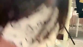 騷勁十足的淫蕩嬌娃，全程露臉大秀直播，面對鏡頭坐插道具蹂躪騷穴，玩弄騷奶子高潮不止浪叫不斷精彩別錯過