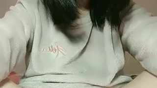 年轻情侣在阴茎性爱比赛中变得狂野和粗暴