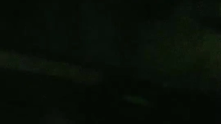 我躲在衣柜后, 看着女友穿着性感内衣诱惑外送员打开小穴就在玄关操上了, 看她爽到水流满地